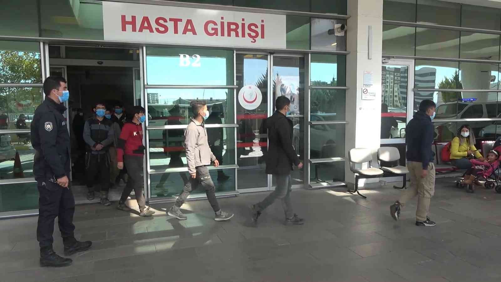 Yabancı Uyruklu şahıslar, Sahte Evrakla Seyahat Ederken Yakalandı